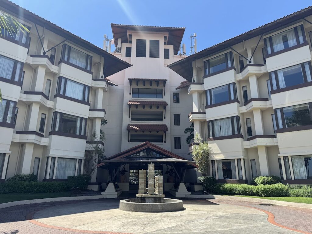Entrance to the Horizon Lounge