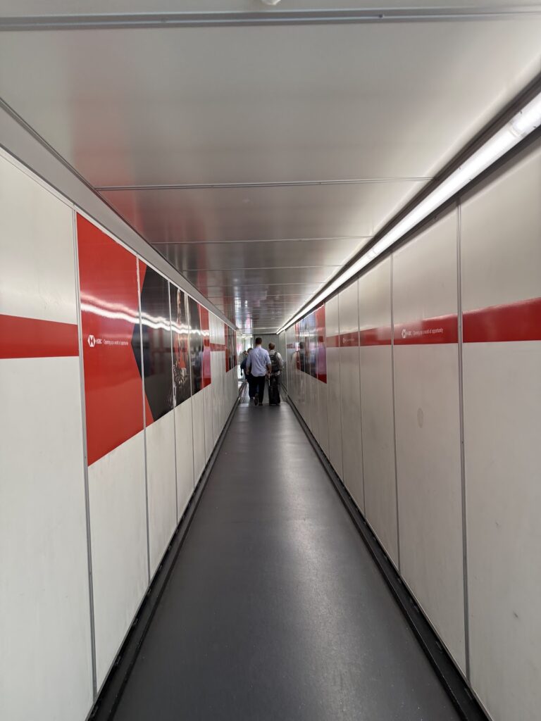Boarding SWISS A220 Business London Zurich