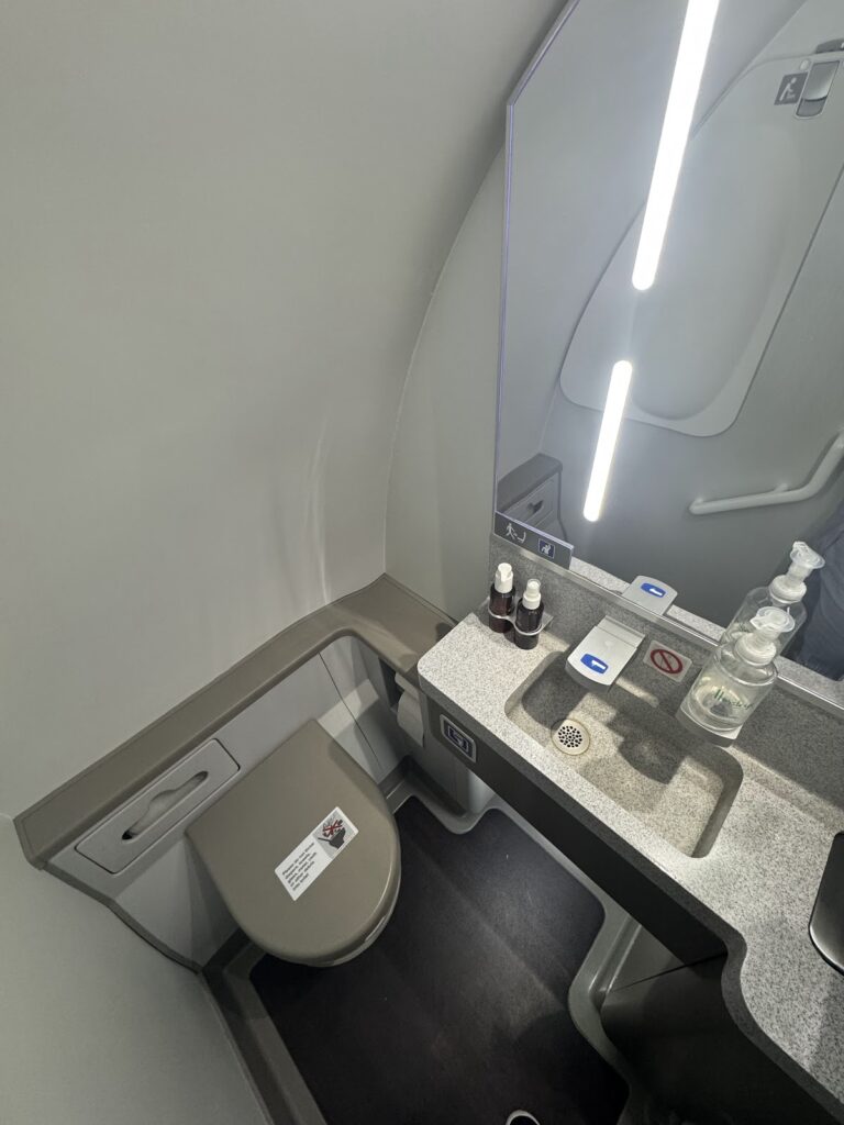 Washroom on SWISS A220 Business