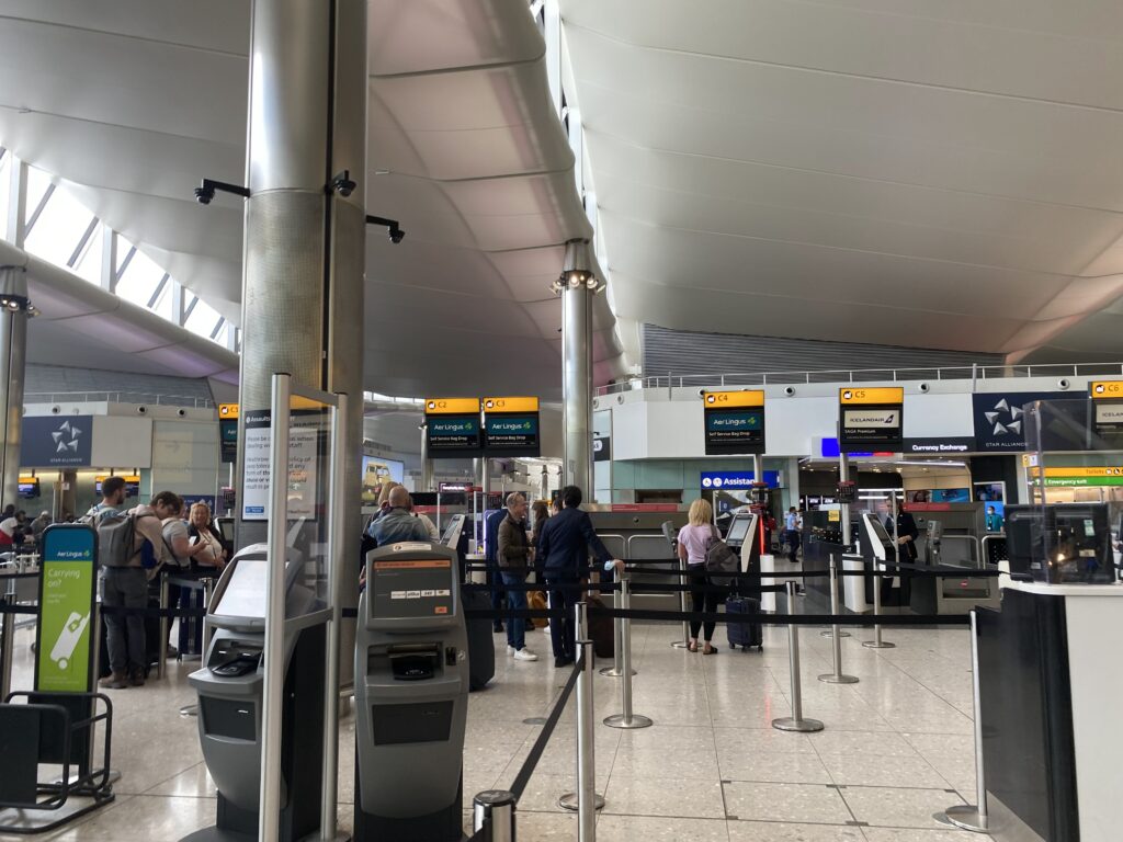 Passengers checking in at Heathrow Terminal 2 (Star Alliance)
