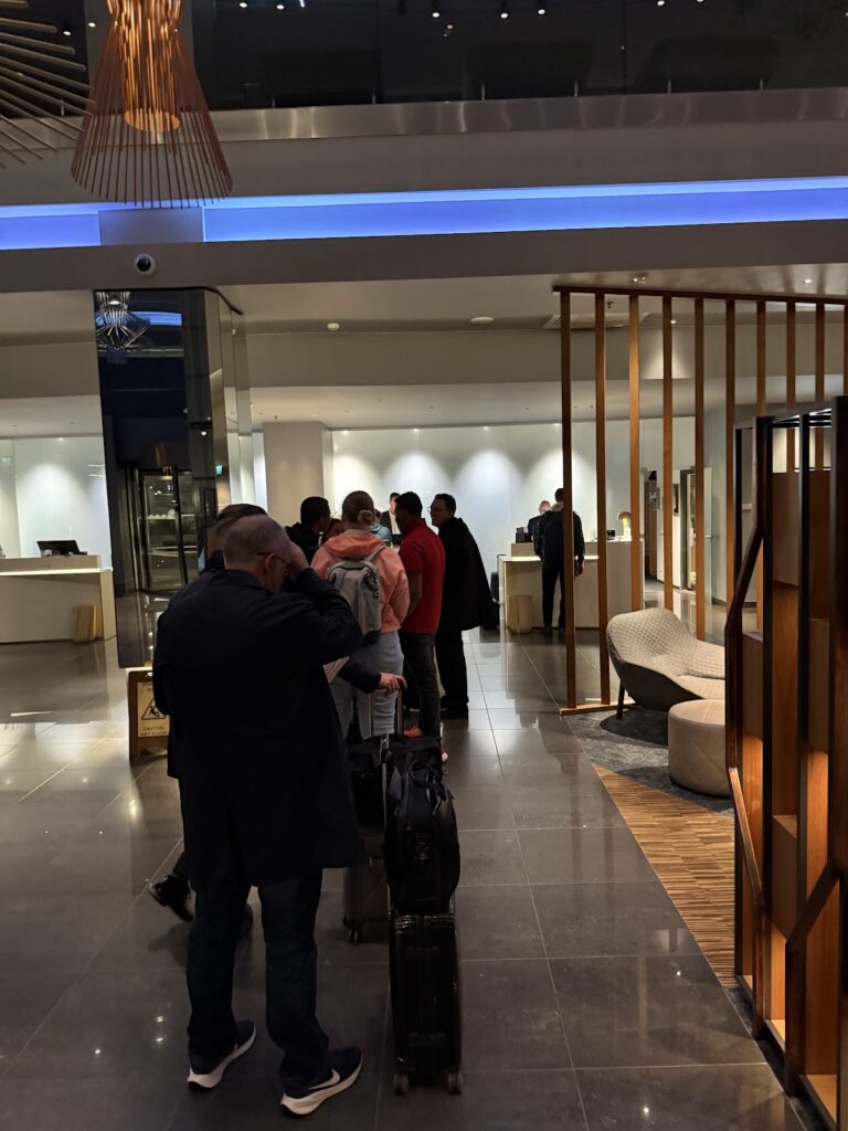 Painful check-in lines at Radisson Blu Hotel Lietuva