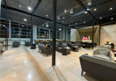 Expansive seating areas - Latam VIP Lounge São Paulo