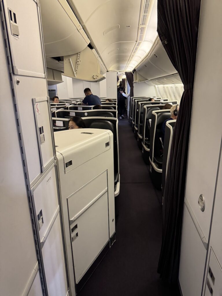 Qatar Airways 777