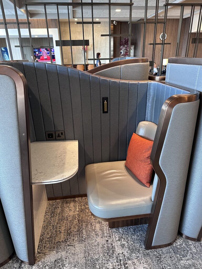 Booth seating in the Singapore Airlines SilverKris Lounge Heathrow