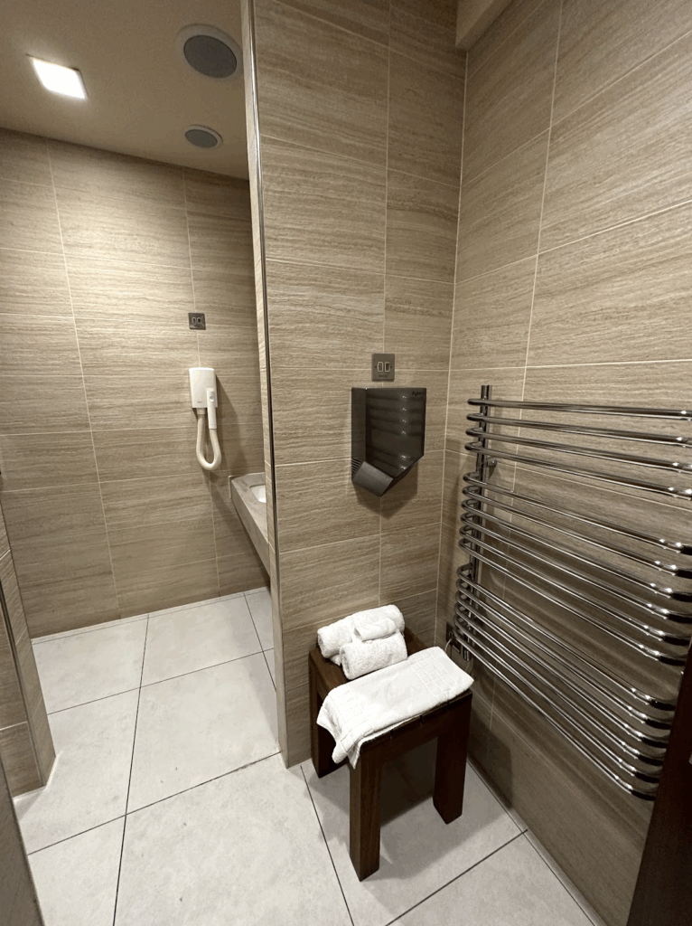Showers in the Singapore Airlines Lounge