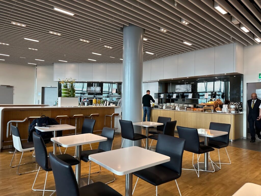 Dining area in the Lufthansa Lounge London
