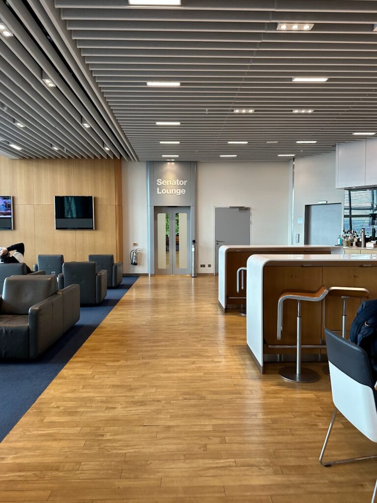 Walking through the Lufthansa business lounge