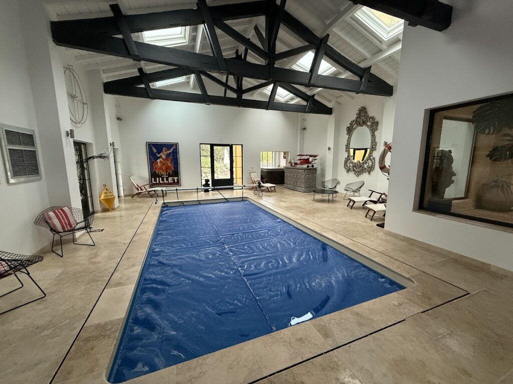 Indoor pool and jacuzzi at Chateau du Palanquey