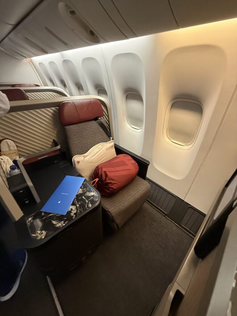 LATAM 777-300 Premium Business seat