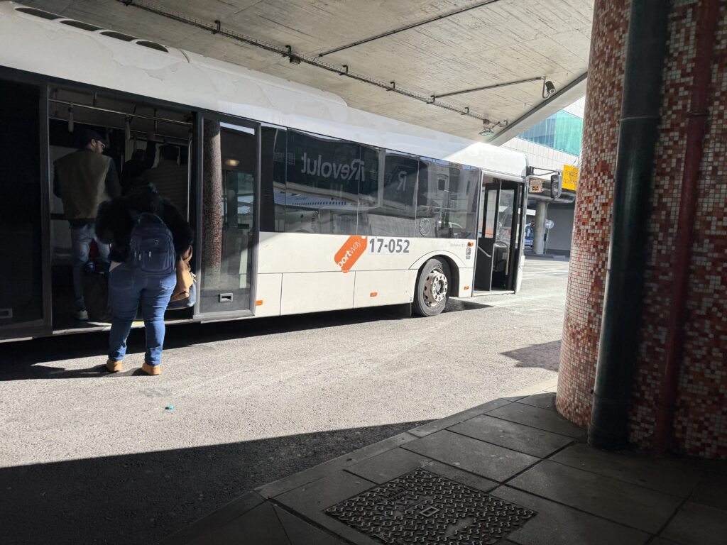 Bus gates are all too common at LIS