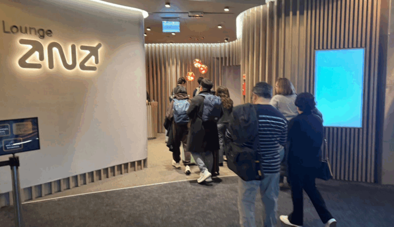 The queue outside the ANA Lounge is a clue to what lies beyond