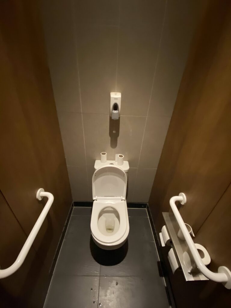 Private washrooms in Plaza Premium Heathrow Terminal 2