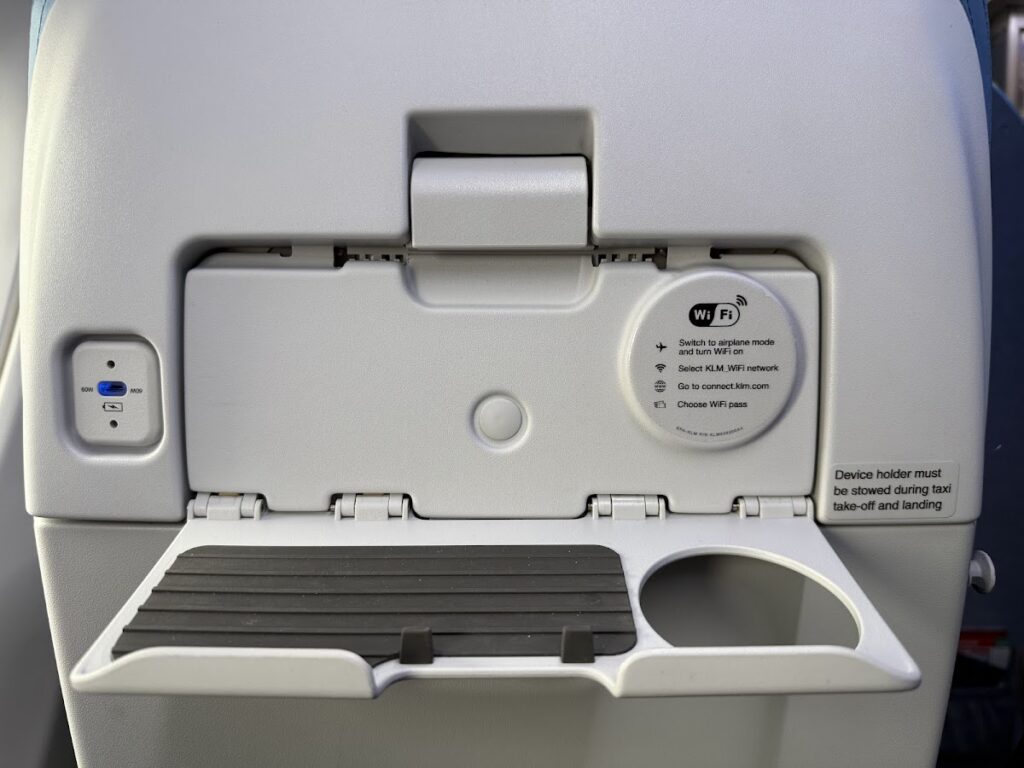 Device holder on KLM A321