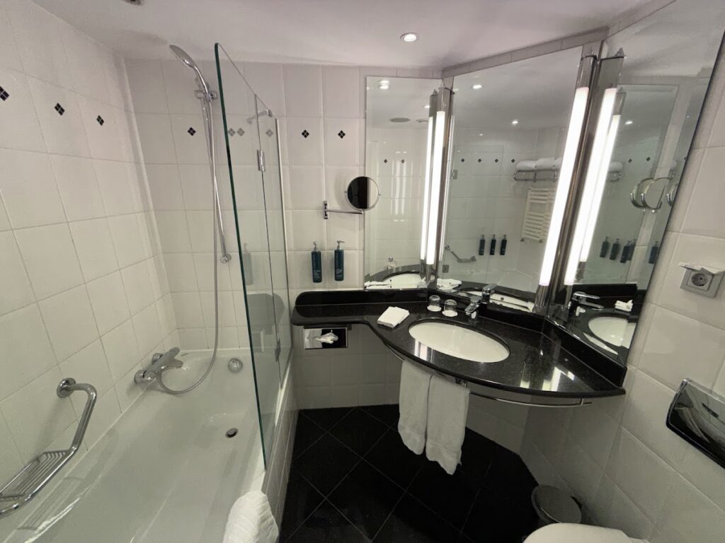 Bathroom in Executive King room - Hilton Berlin