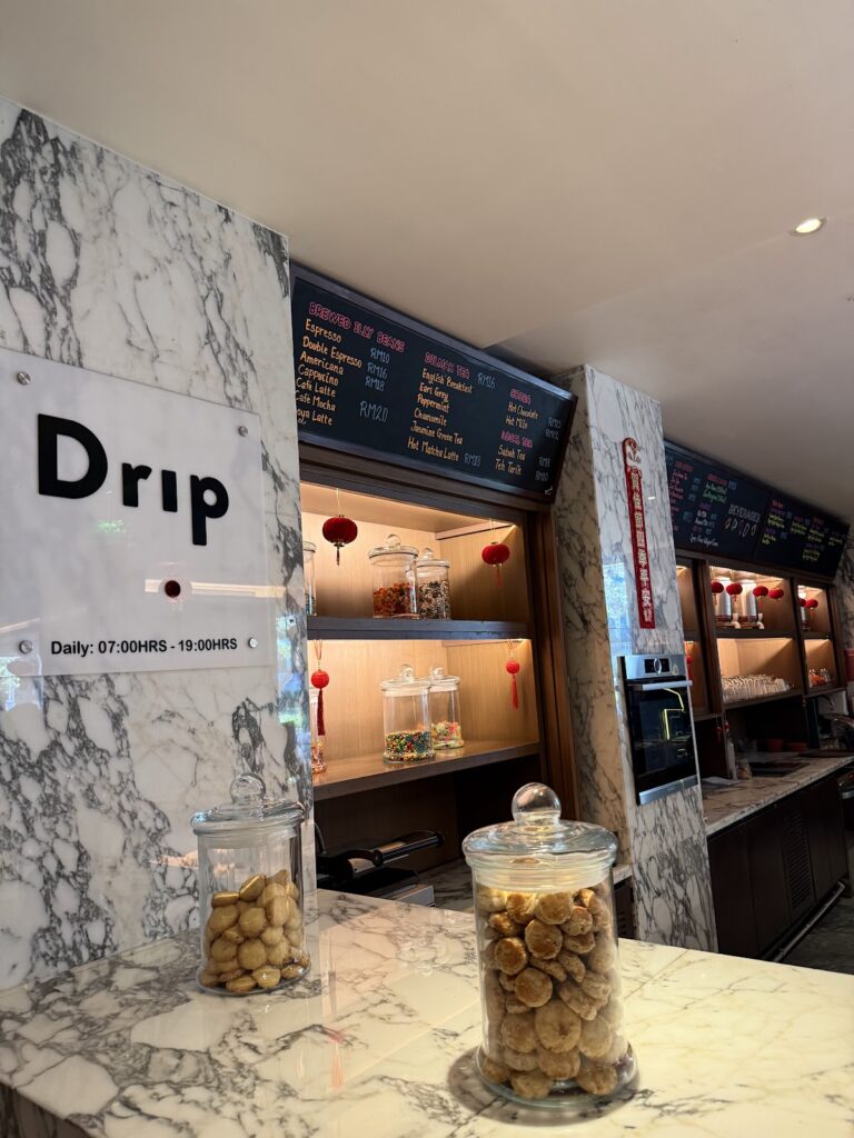 Lobby cafe in Hilton Kota Kinabalu