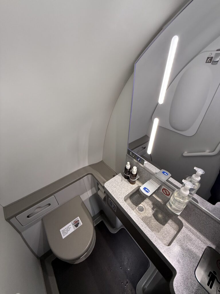 Washroom for Swiss A220-300 Business Class