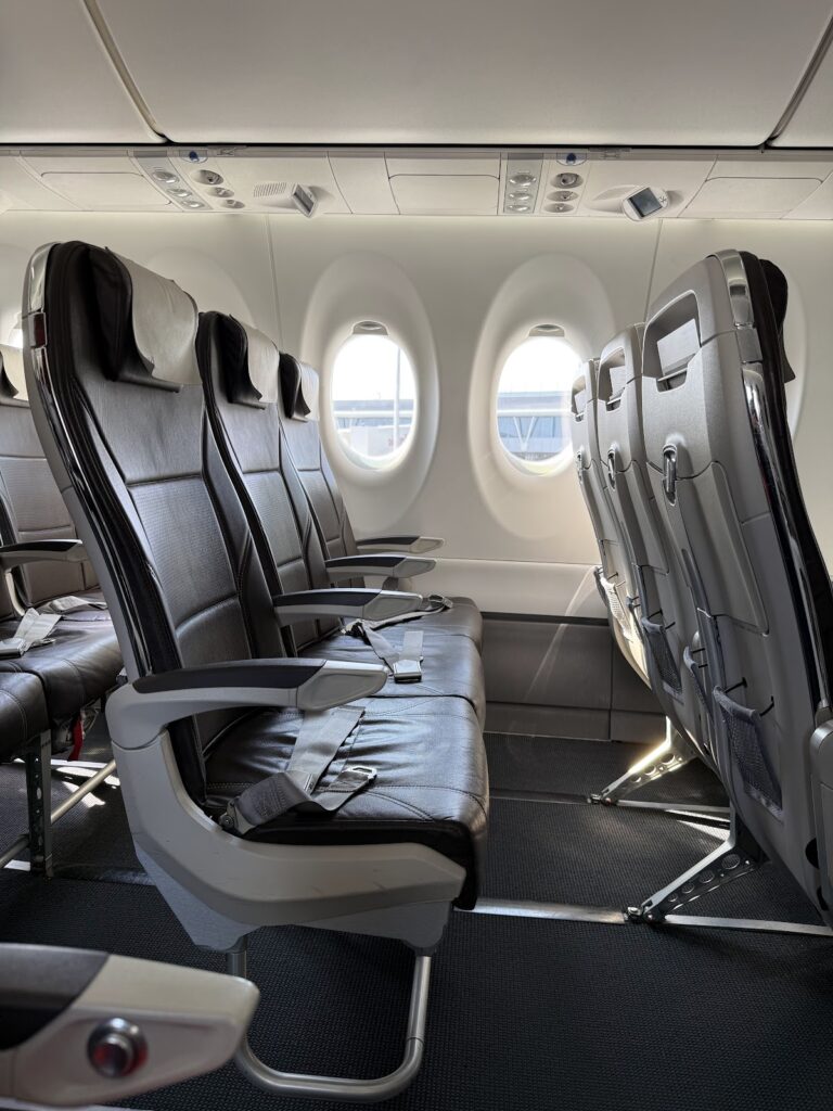 Seat pitch and begroom on Swiss A220-300 Business Class