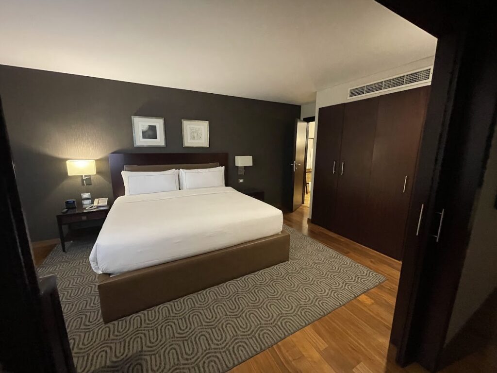 King bed in Hilton Mexico City Reforma suite