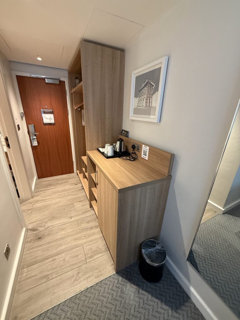 Hilton Garden Inn Abingdon room entrance with wardrobe