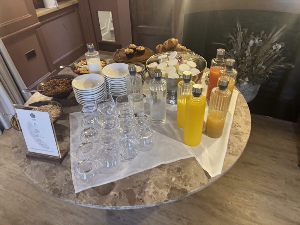 The Feathers Woodstock