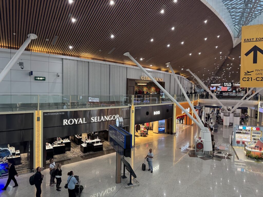 Global Lounge Kuala Lumpur Airport mezzanine level exterior