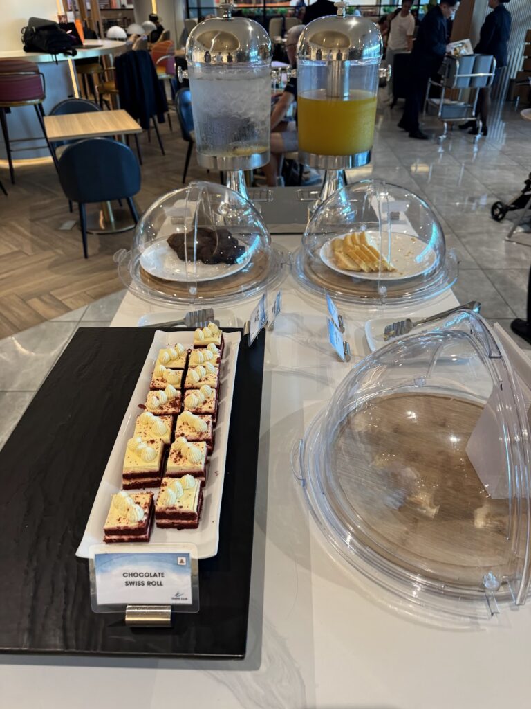 Desserts and juice dispensers at Travel Club Kota Kinabalu