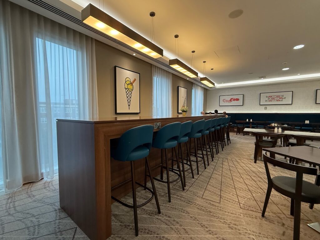 Hampton by Hilton Bournemouth breakfast dining room seating
