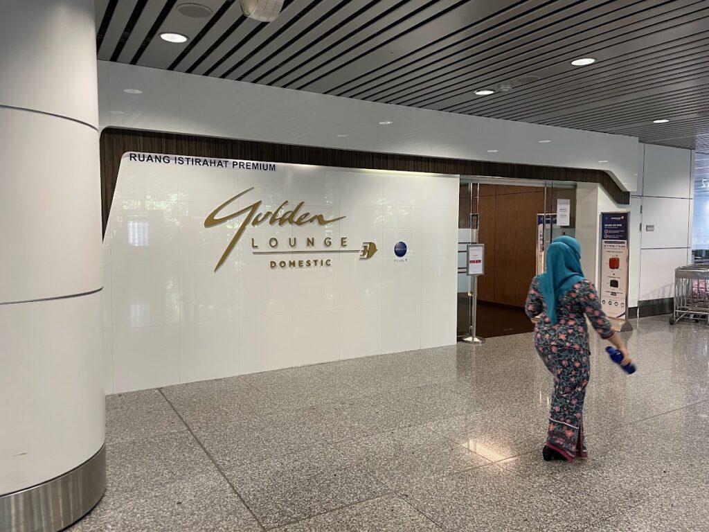 Entrance sign for Malaysia Airlines Golden Lounge Domestic KL