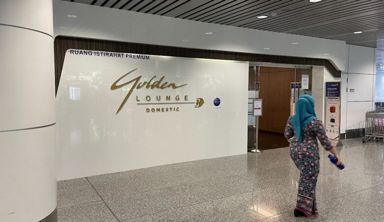 Entrance sign for Malaysia Airlines Golden Lounge Domestic KL