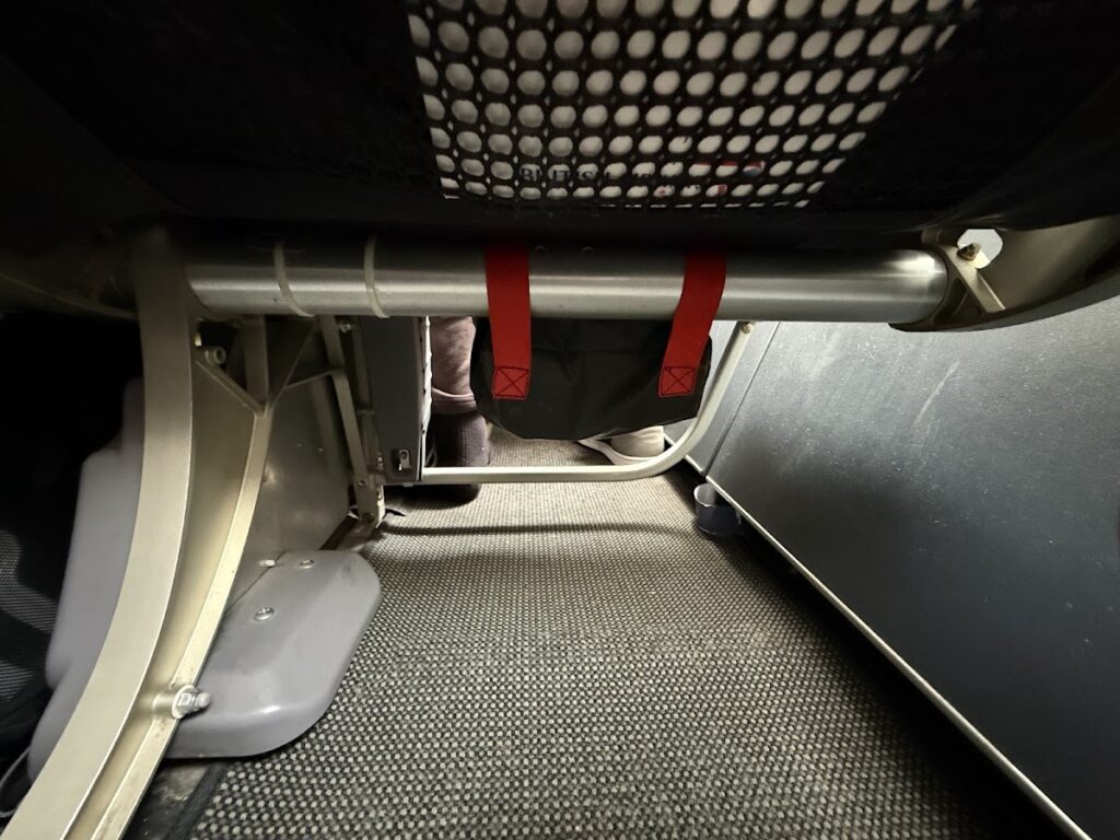 BA A320 12-row business class under-seat legroom