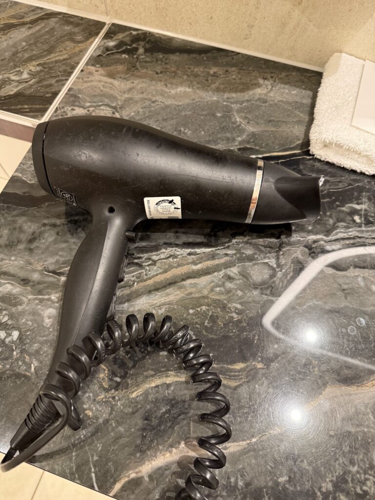 Damaged hairdryer noted in Hilton Cologne Review