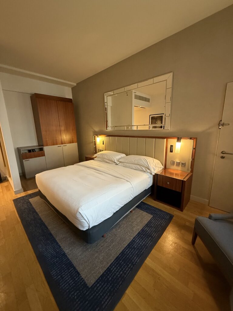 Hilton Cologne Deluxe King bed with bedside lighting