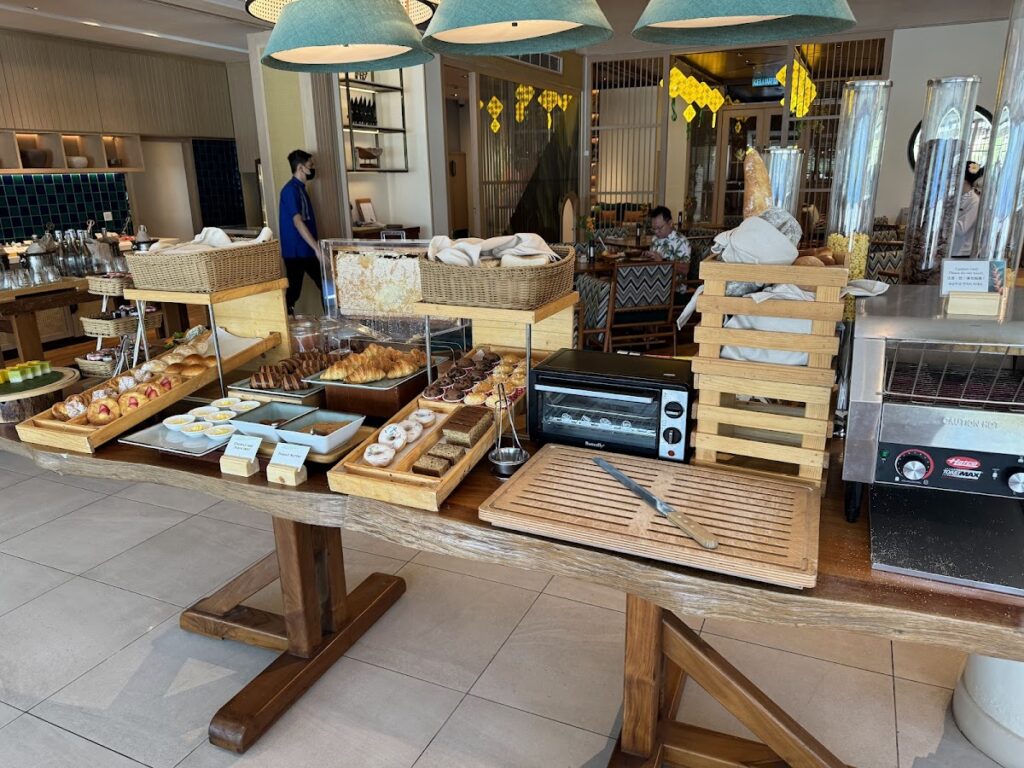 Horizon Club breakfast buffet with pastries and hot dishes
