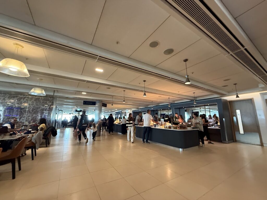 Crowded BA Galleries South buffet area at Heathrow