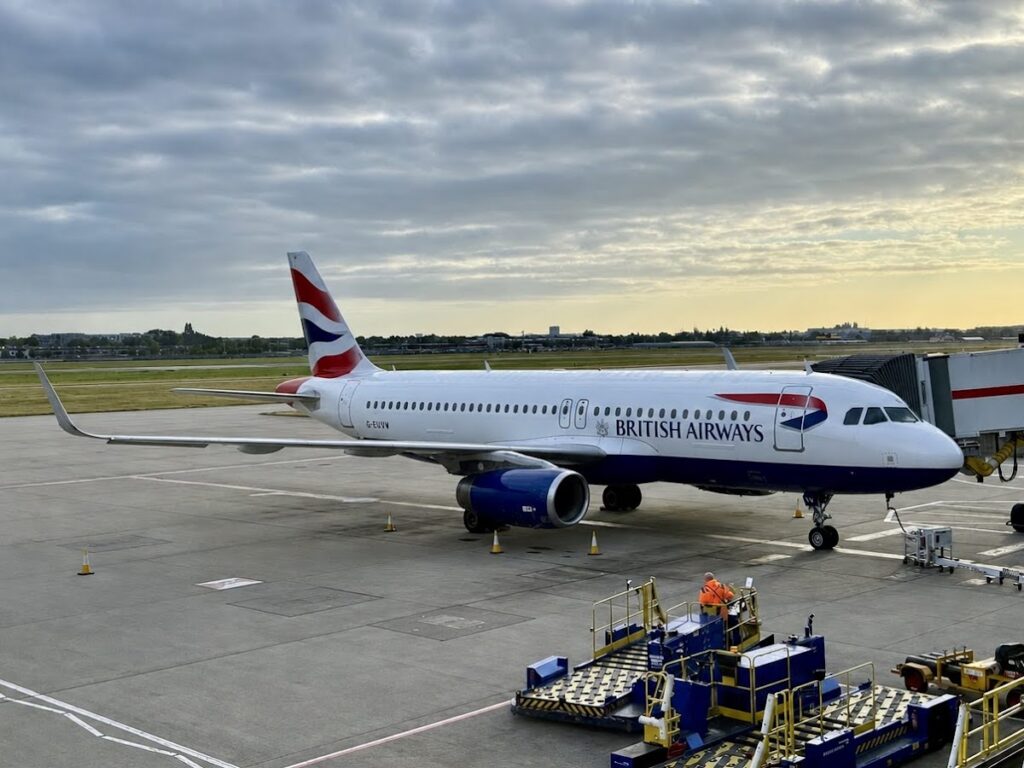 British Airways A320 G-EUYV at Heathrow stand at dawn