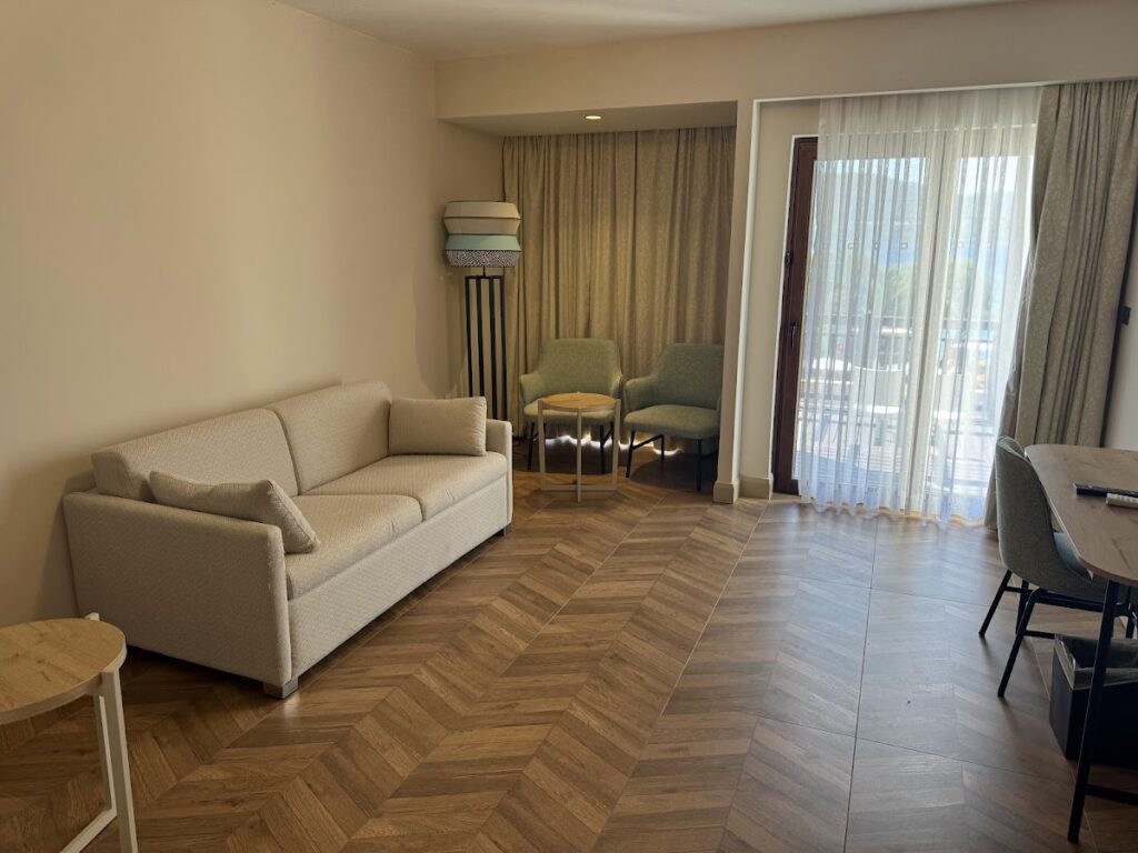 DoubleTree by Hilton Bodrum Işıl Club suite living area