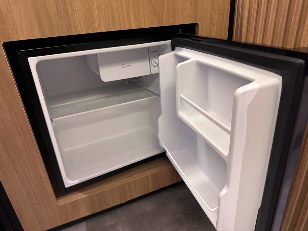 Hilton Garden Inn Rebouças room refrigerator, empty.