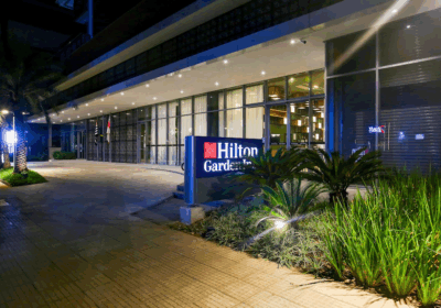 Entrance to Hilton Garden Inn Rebouças