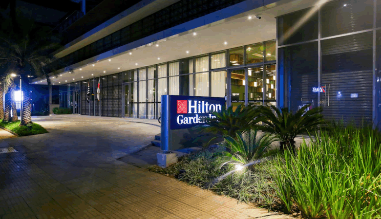 Entrance to Hilton Garden Inn Rebouças