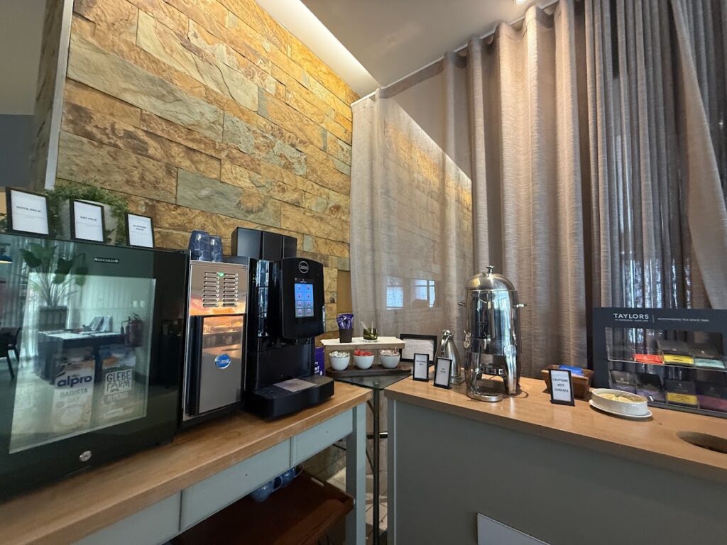 Executive lounge beverage station with coffee machines