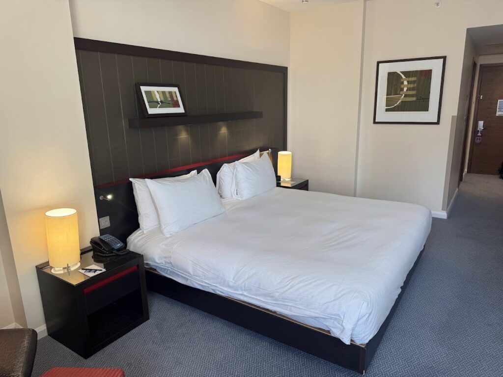 Hilton Canary Wharf king bed with dark headboard