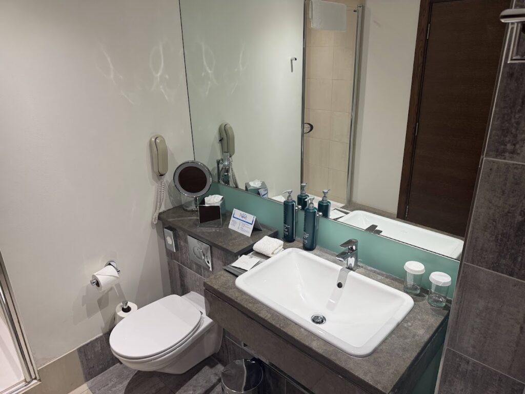 Clean bathroom vanity in Hilton Canary Wharf executive room