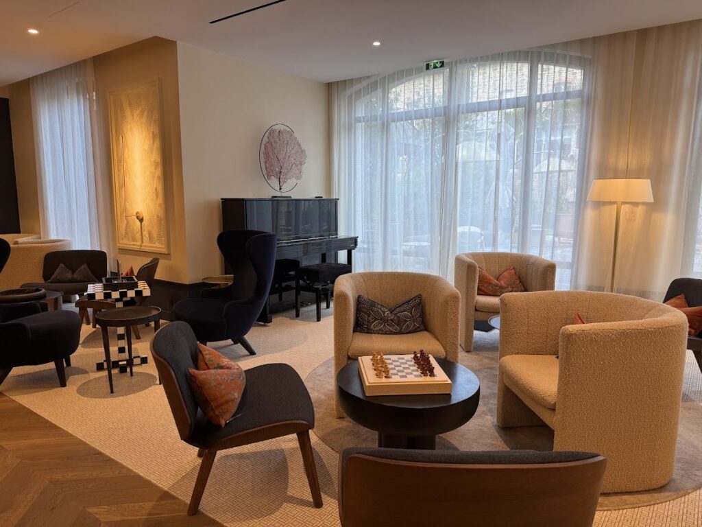 Grand Hotel de Courtoisville lounge with piano