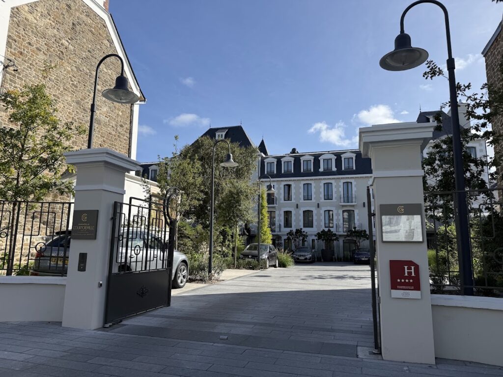 Grand Hotel de Courtoisville gated entrance in St-Malo