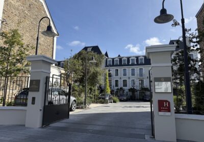 Grand Hotel de Courtoisville gated entrance in St-Malo