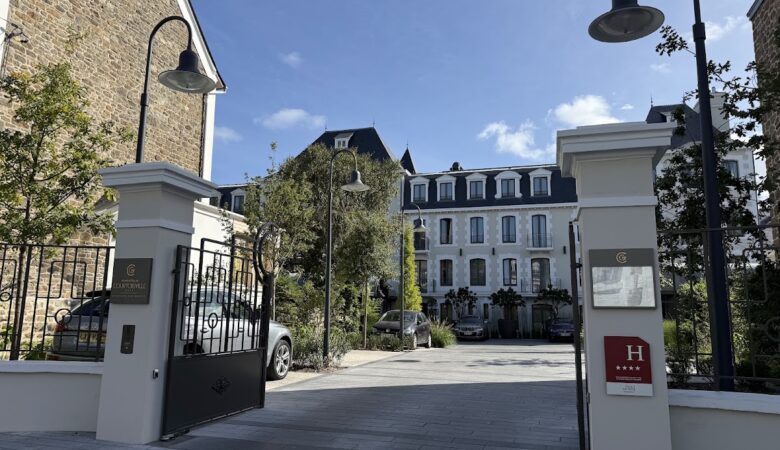 Grand Hotel de Courtoisville gated entrance in St-Malo