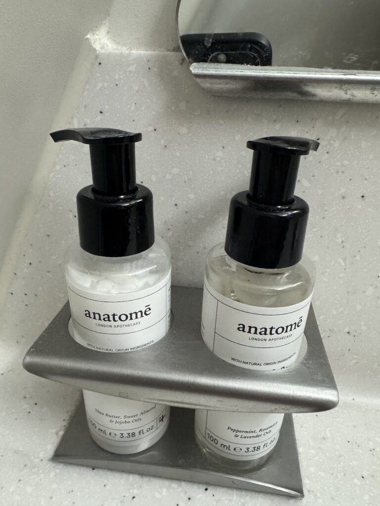 Anatomé amenity kit with hand wash and body care products